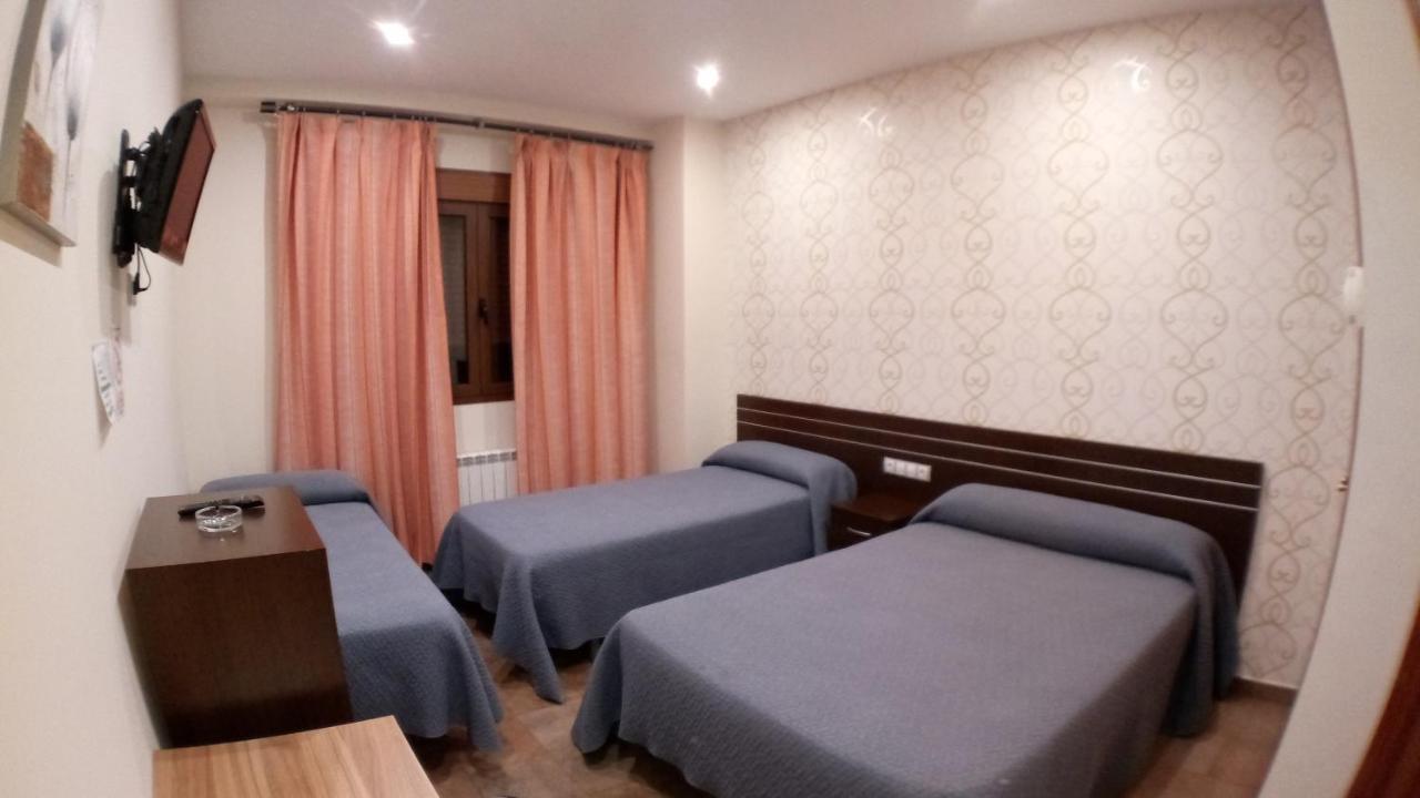 Hostal Venecia II Monzon Exterior photo